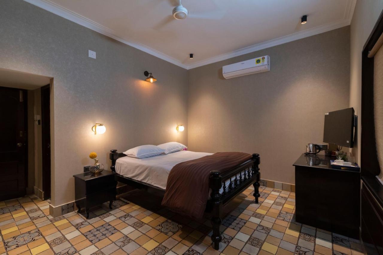 J'S Nest Hotel Kalkutta Kültér fotó