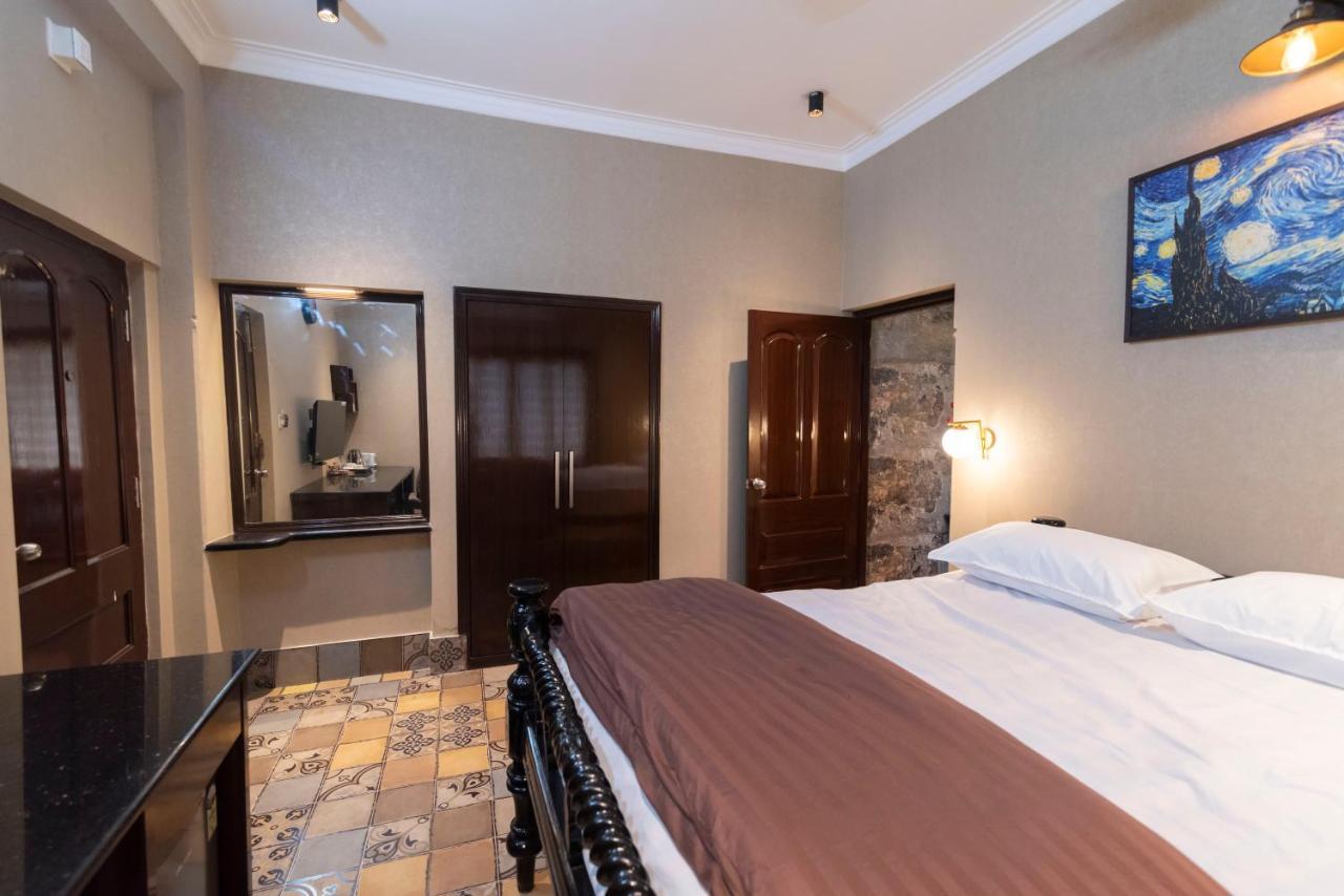 J'S Nest Hotel Kalkutta Kültér fotó